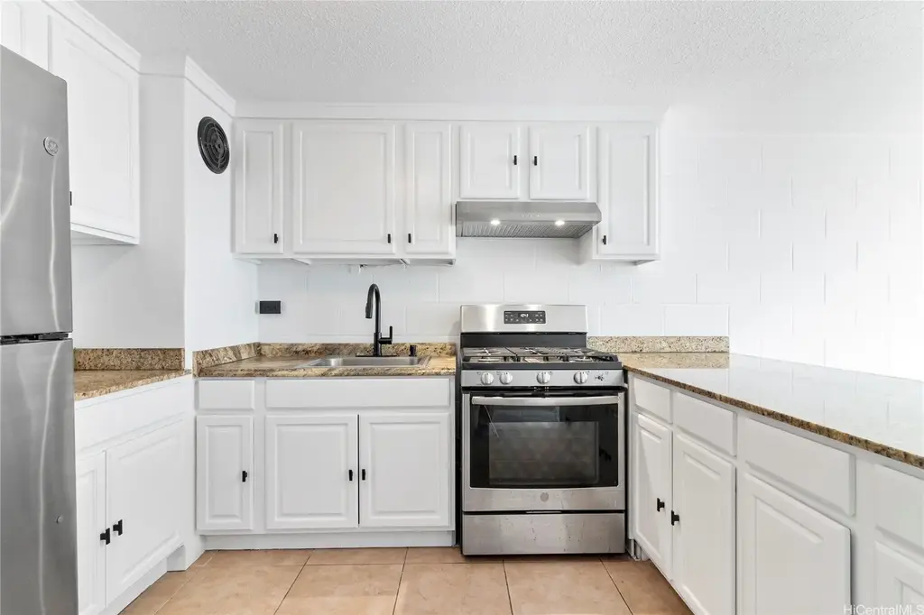 (unit #101) 2501 Coyne Street, Honolulu