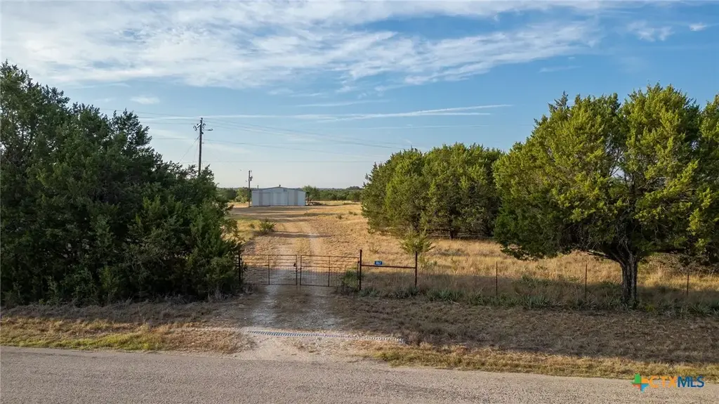 1862 County Road 2600, Lometa