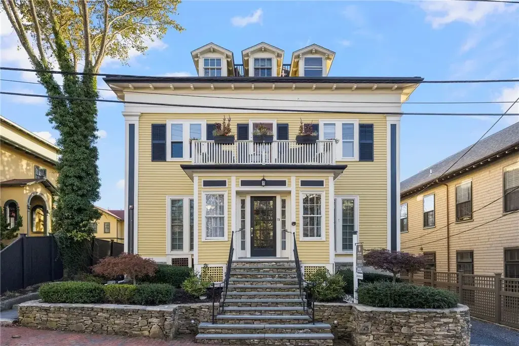 75 Pelham St # C, Newport