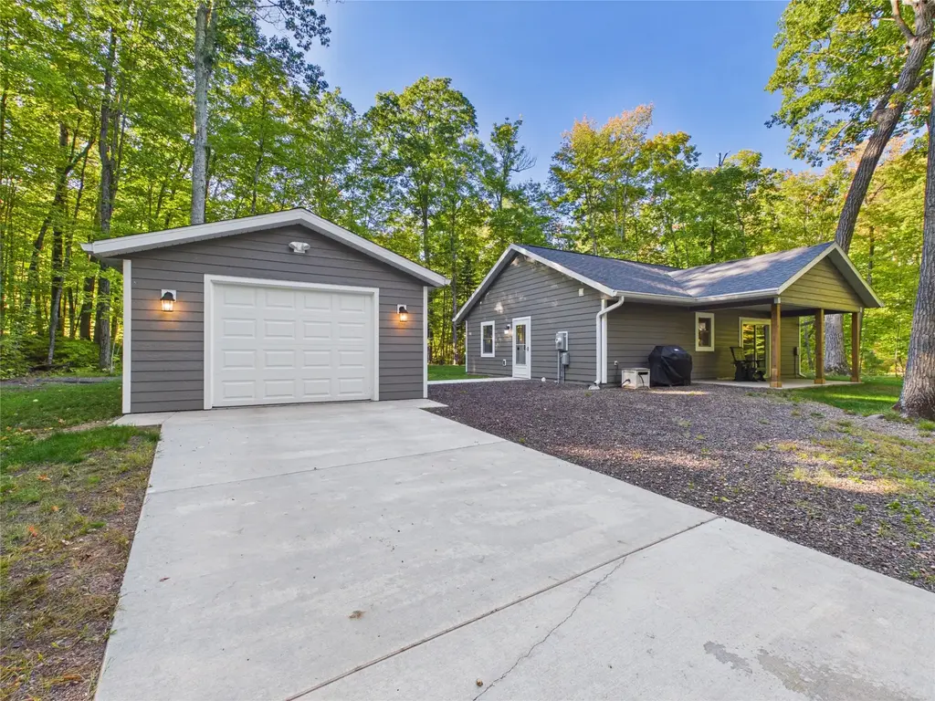 15199 W Maple Street, Stone Lake