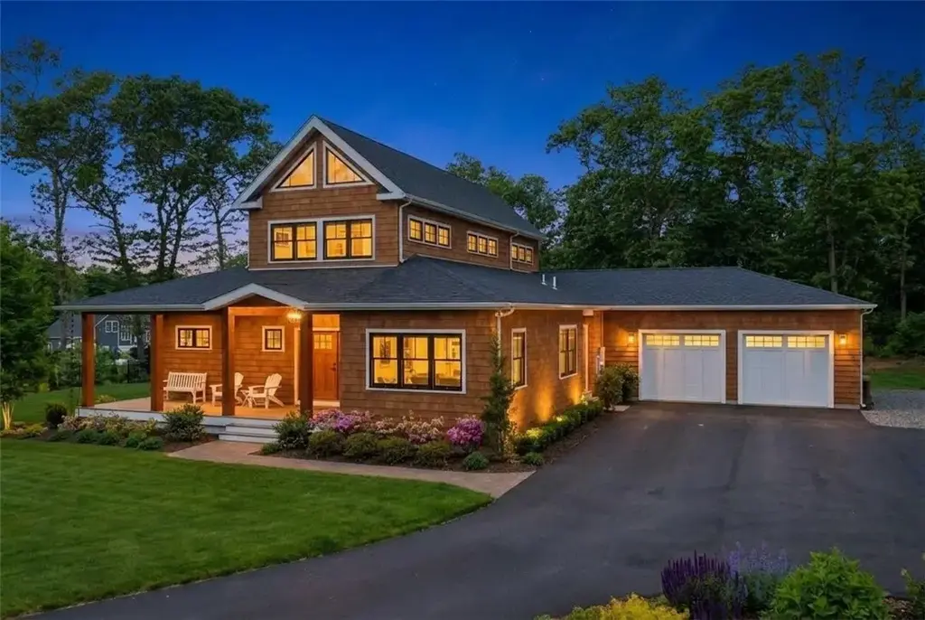 18 Fallon Trl, Westerly