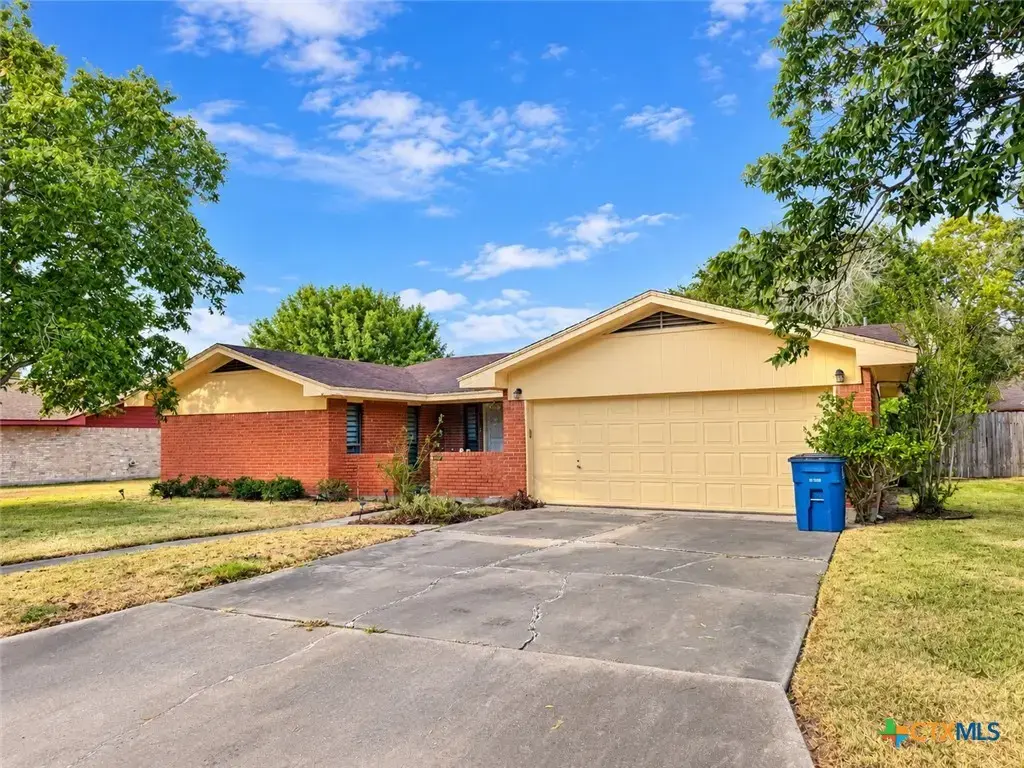 114 Linnville Drive, Port Lavaca
