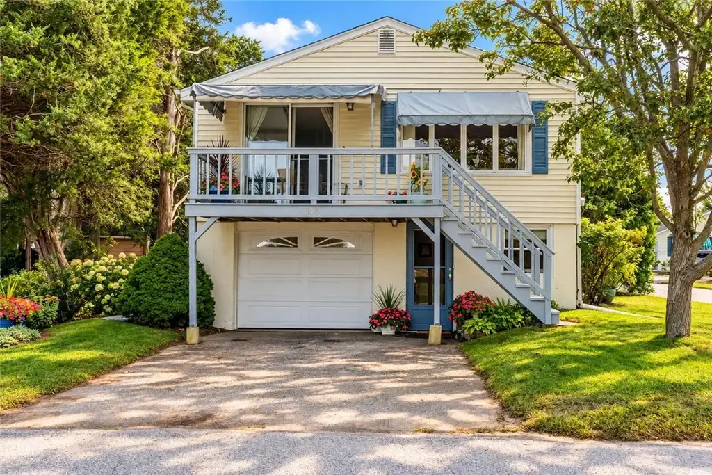 975 Anthony Rd, Portsmouth