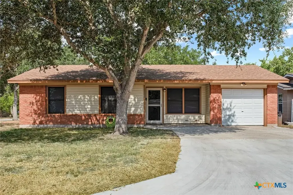 1419 Leon Drive, Port Lavaca