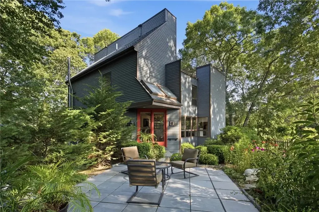 19 Littlebrook Rd, Westerly
