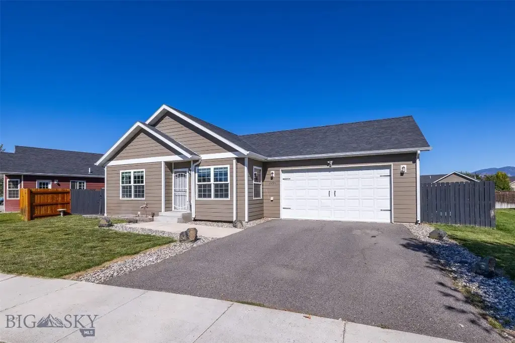 2226 Sturnella Lane, Belgrade