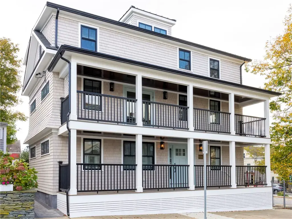 7 Dearborn St # 1, Newport