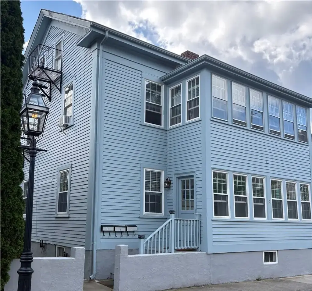 8 Bridge St St # 1, Newport