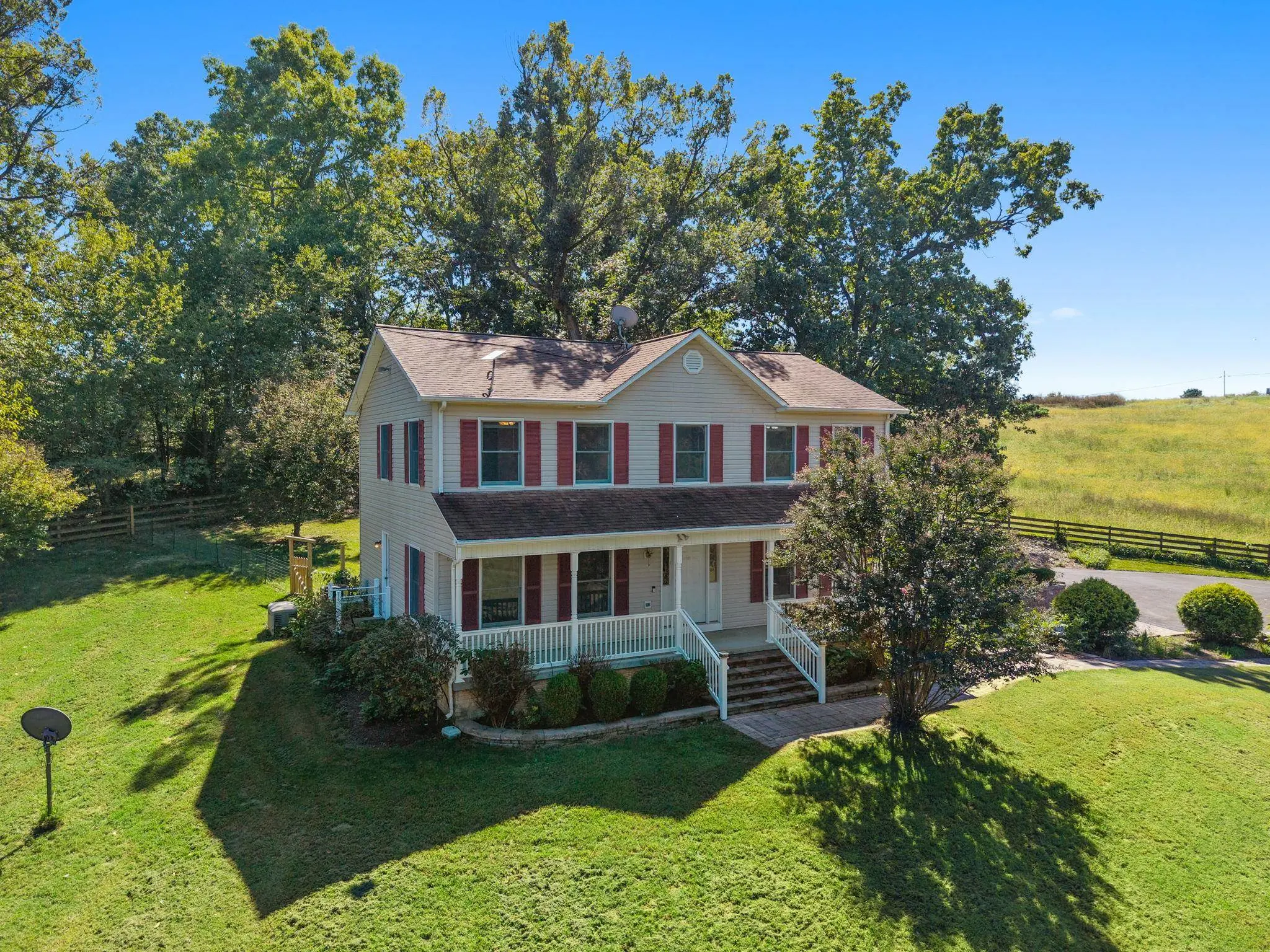 2162 Skippie Ln, Broadway