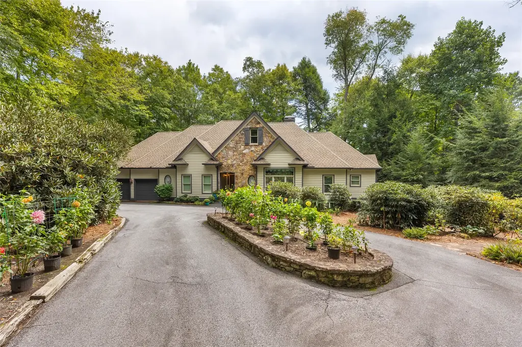 331 Garnet Rock Trail, Highlands