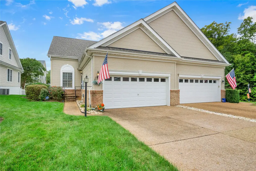 4315 Sprucemont, Williamsburg