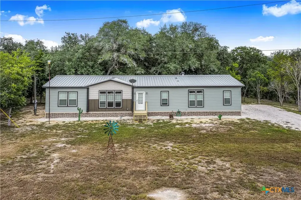 838 E Oak Street, Goliad
