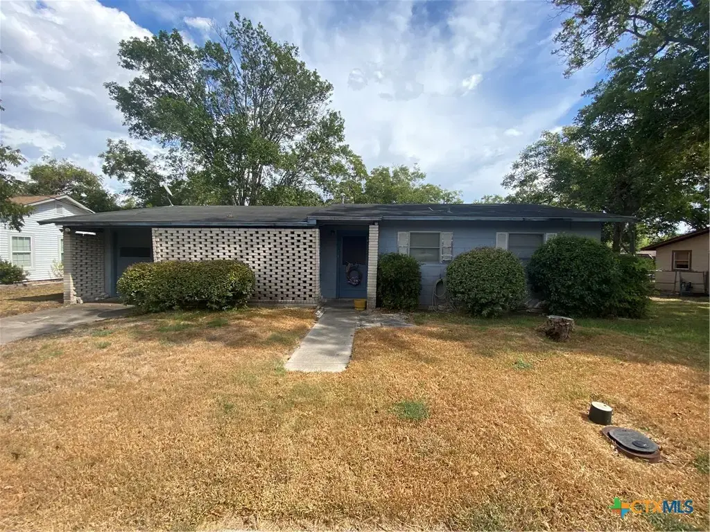 410 W 14th Street, Shiner