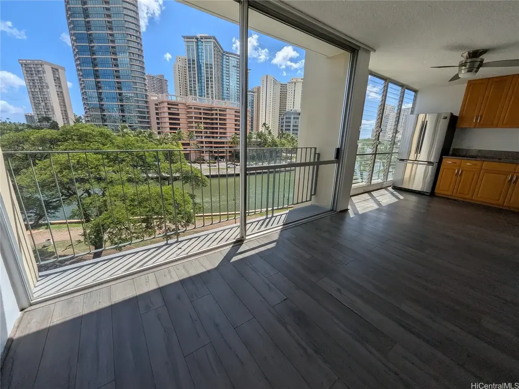 (unit #606) 620 Mccully Street, Honolulu