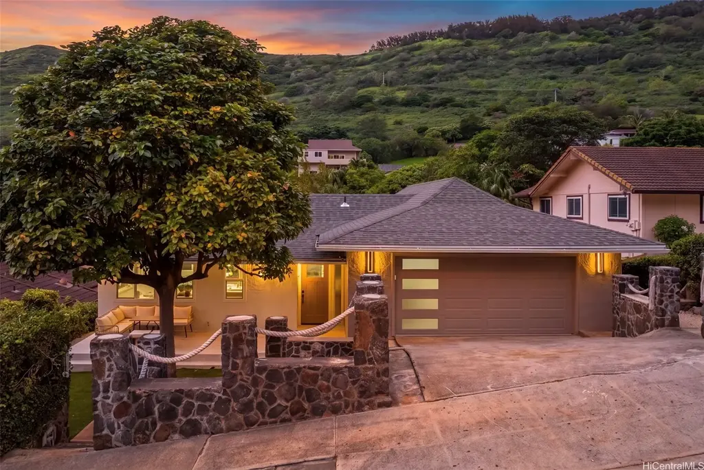 950 Hahaione Street, Honolulu