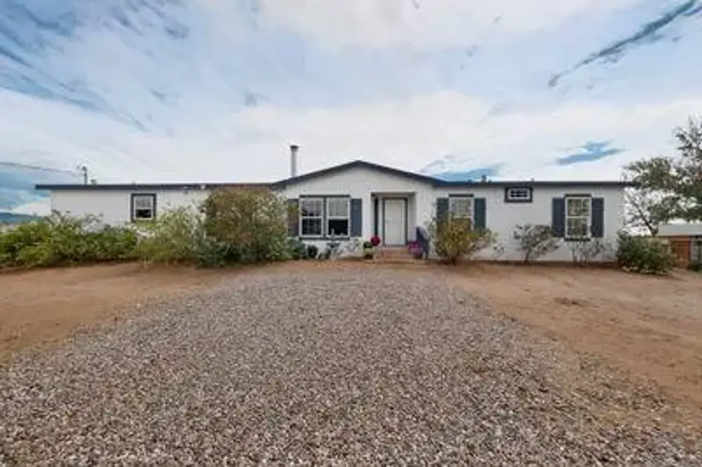 166 High Mesa Road, Los Lunas