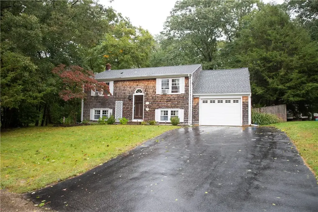 13 Sleepy Hollow Ct, Westerly
