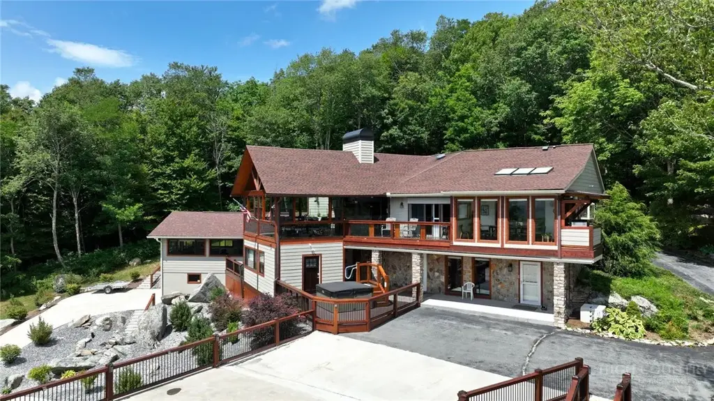 45 Dunvegan Road, Banner Elk