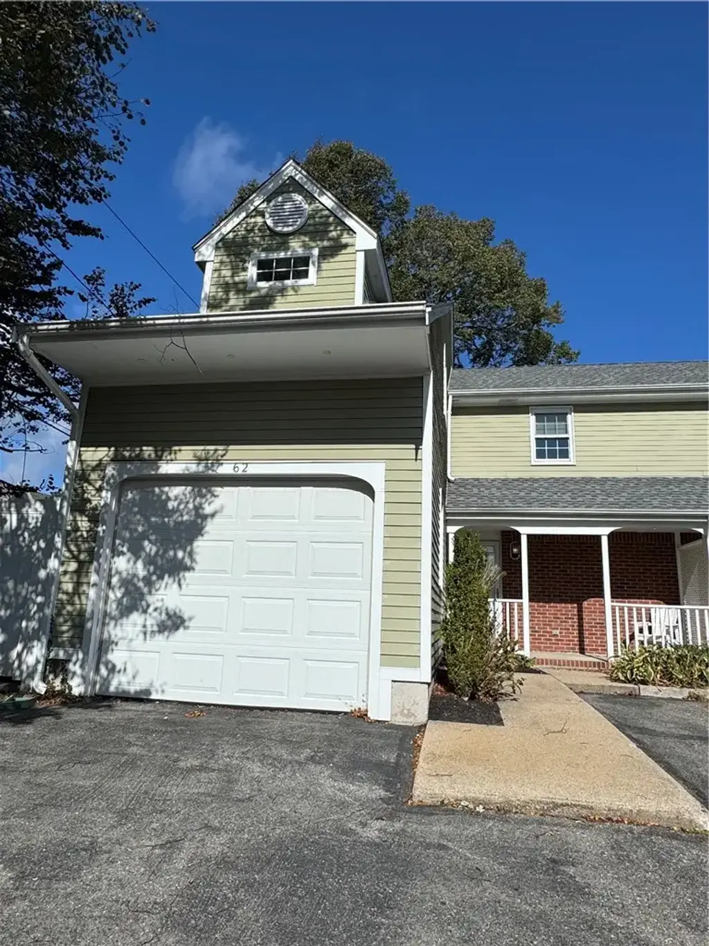 62 Memorial Blvd, Newport