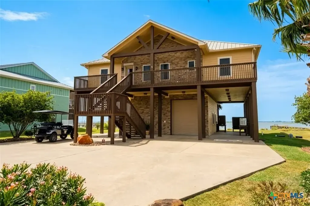 553 Bayside Drive, Seadrift