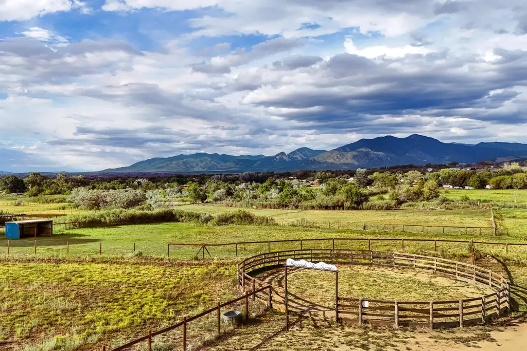 47 State Road 382, Ranchos de Taos