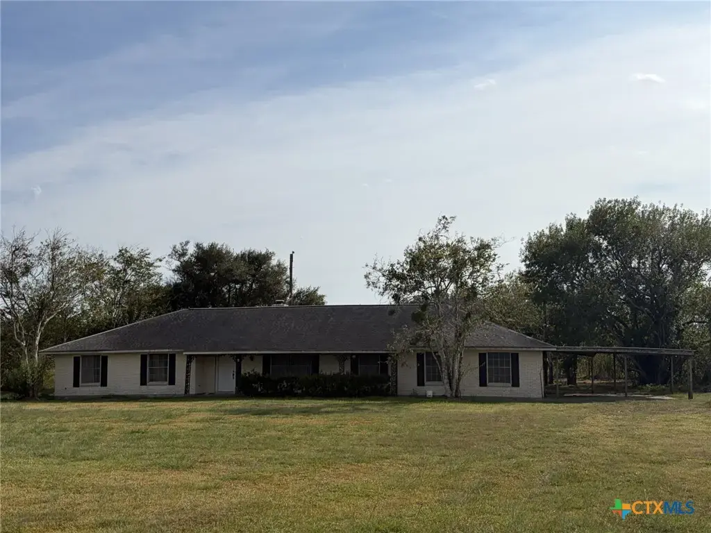 7808 Us Hwy 87 S, Victoria