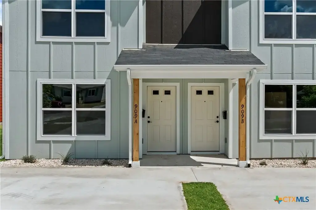 909 A S 2nd Street, Temple