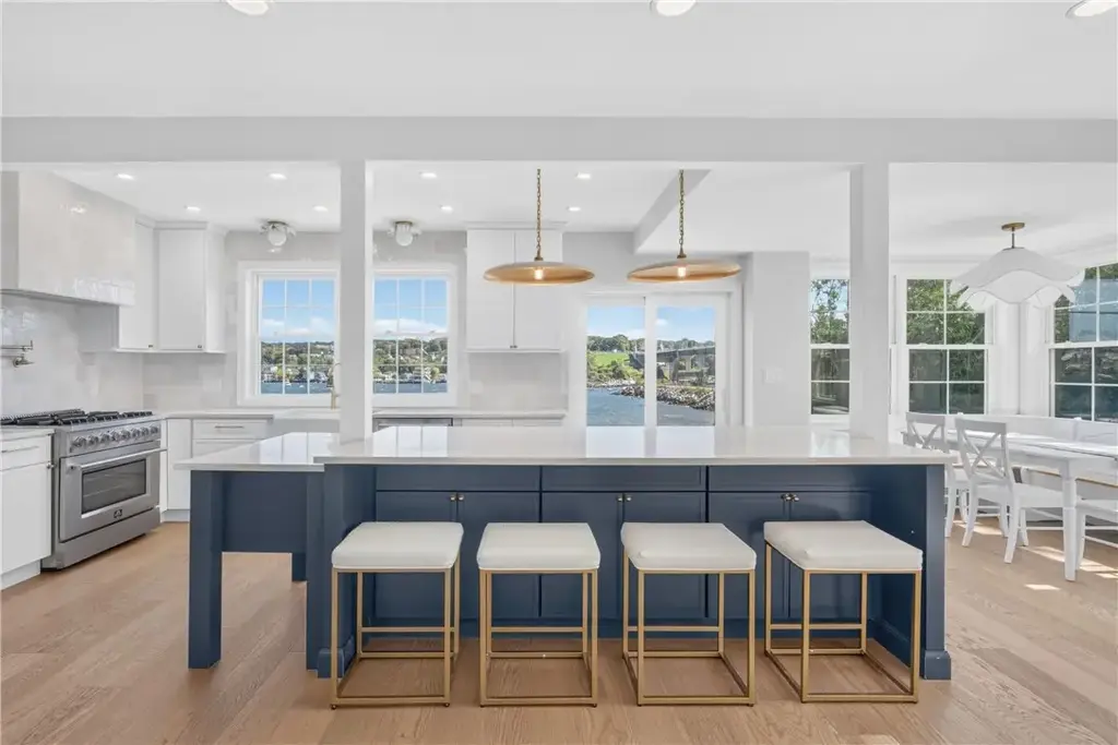 3 Narragansett Blvd, Portsmouth
