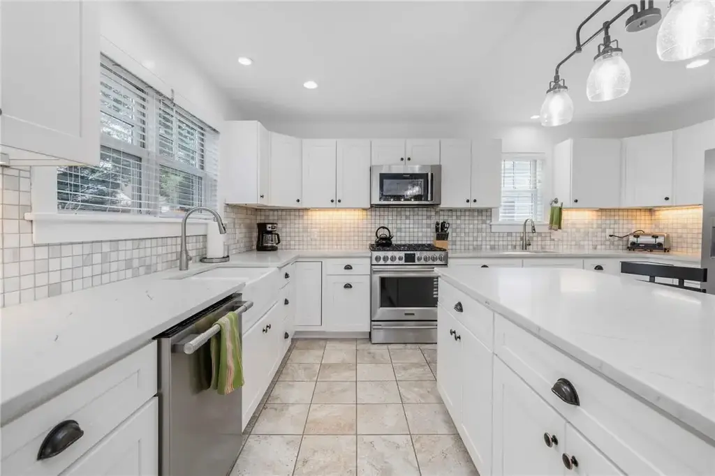 36 Beachview Ter, Middletown