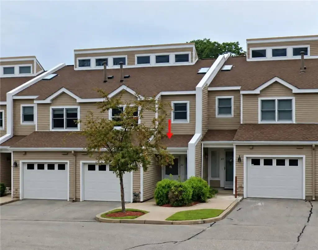 46 Lawton Brook Ln, Portsmouth