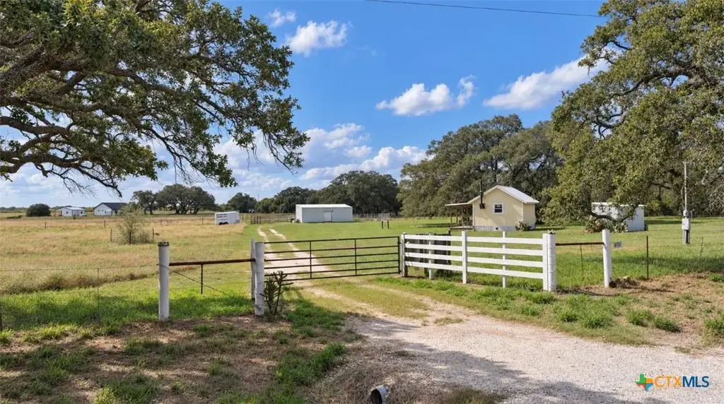 2491 E Fannin Street, Goliad