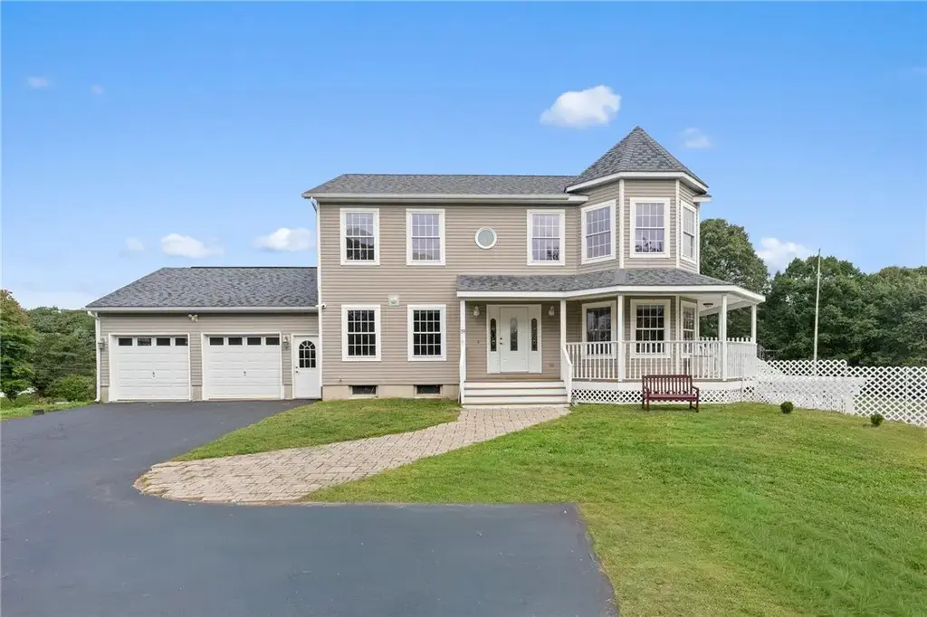39 Moonlight Dr, Westerly