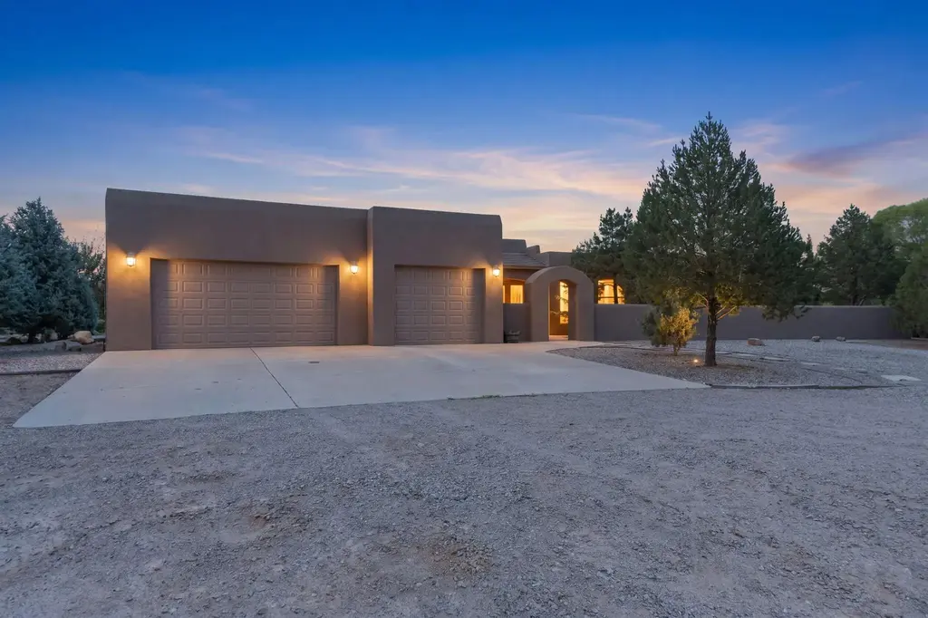 35 Berry Hill Farms Road, Los Lunas