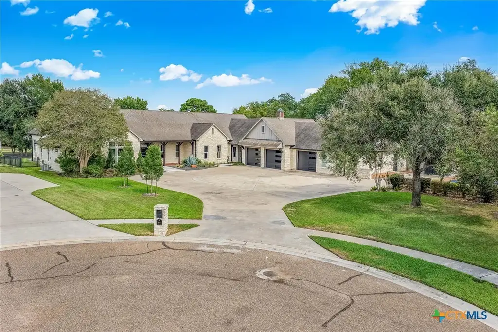 410 Iron Gate, Victoria