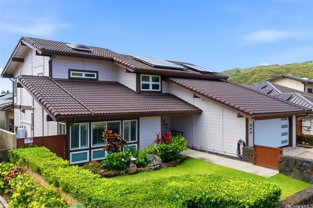 220 Kaiolohia Place, Honolulu