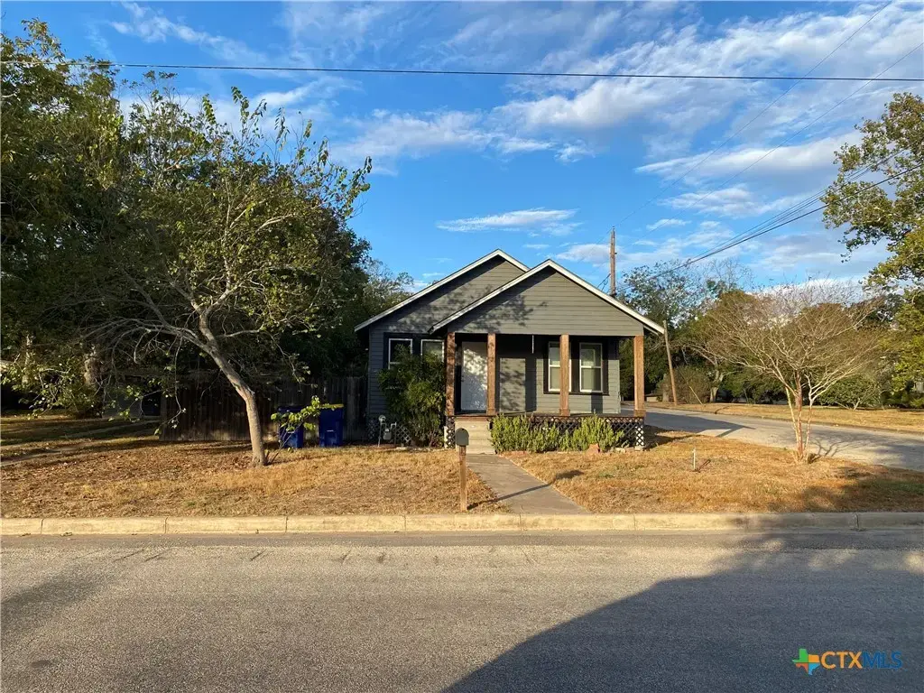 303 Avenue I, Shiner
