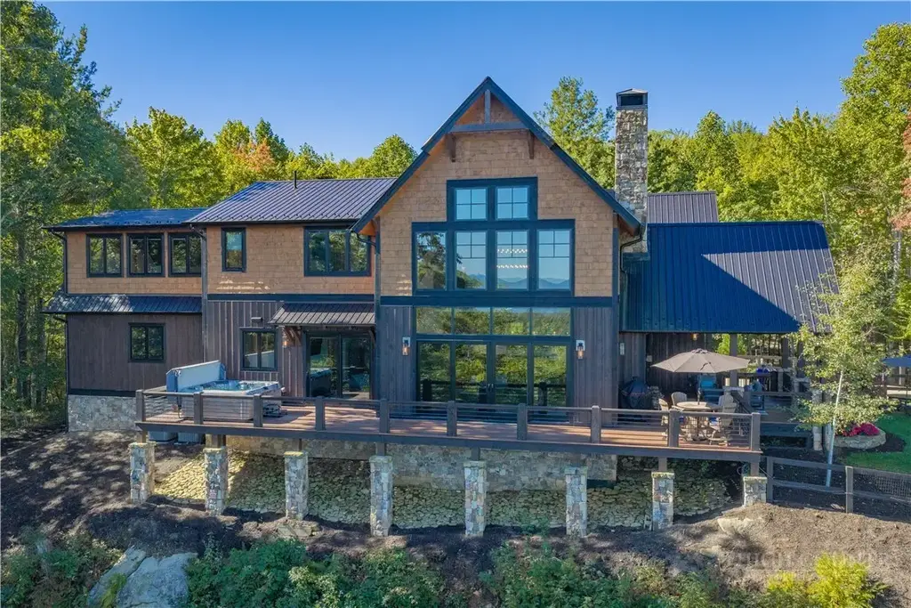 416 Spring Winds Drive, Banner Elk