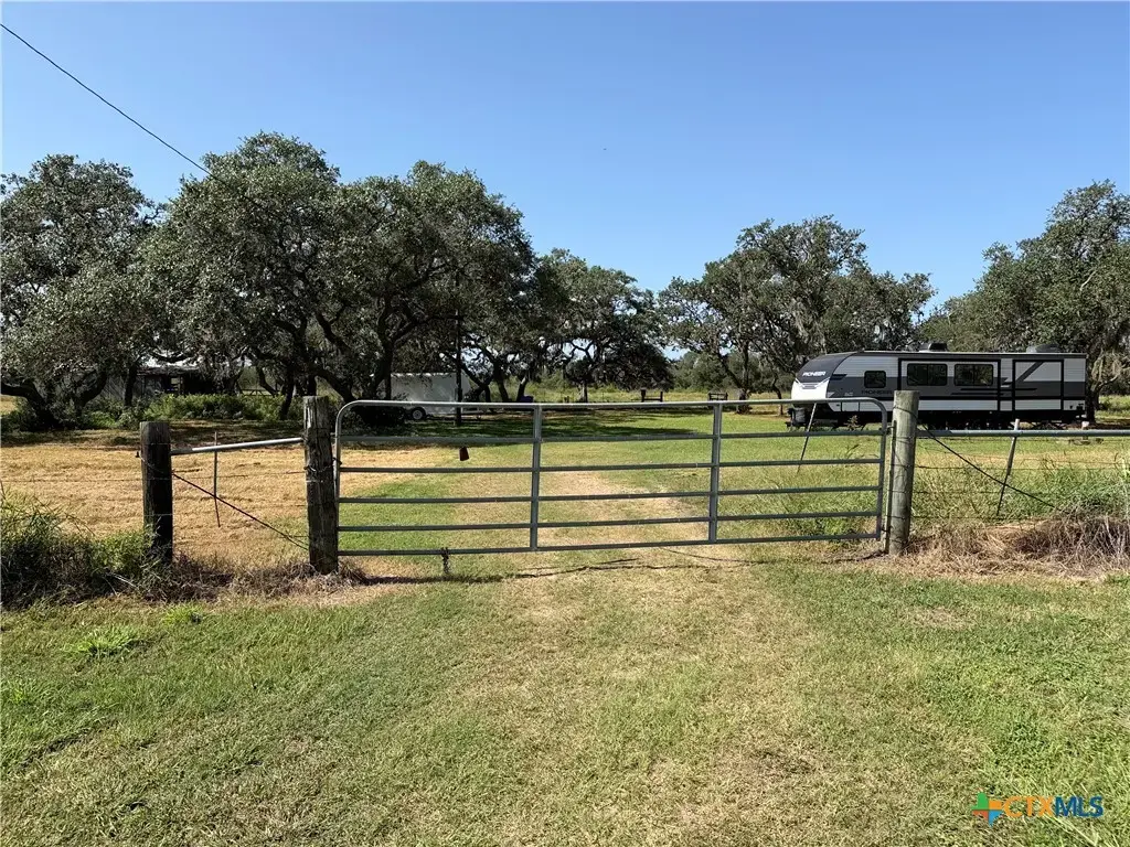 209 Korth Lane, Goliad