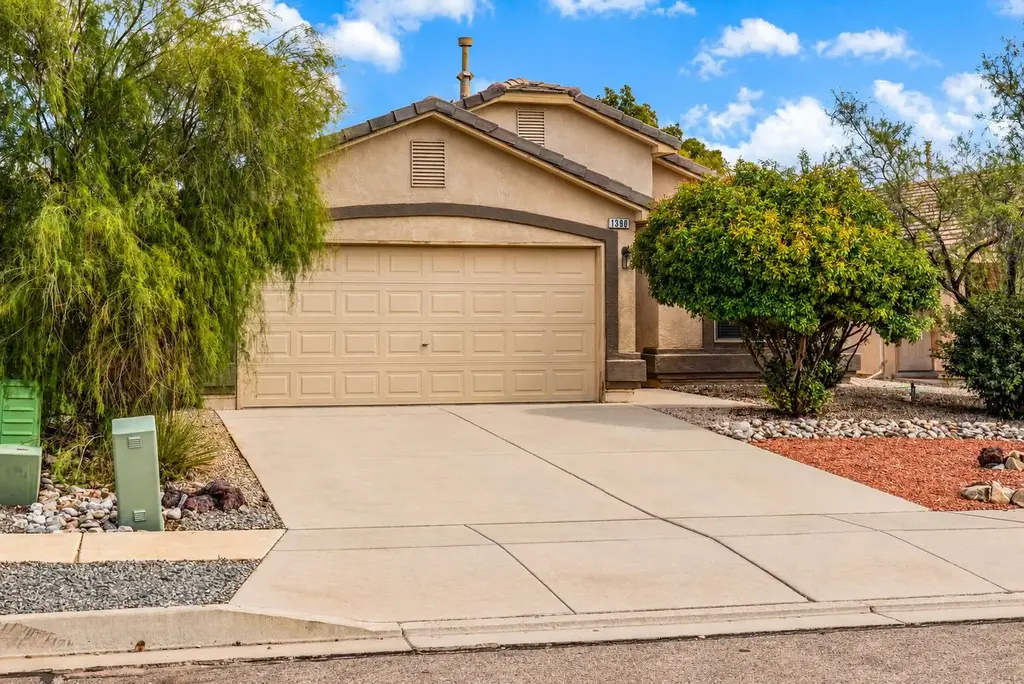1390 Peppoli Loop Se, Rio Rancho