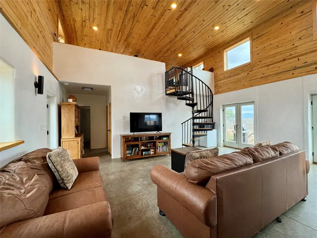 14 Outlander Drive, Carson