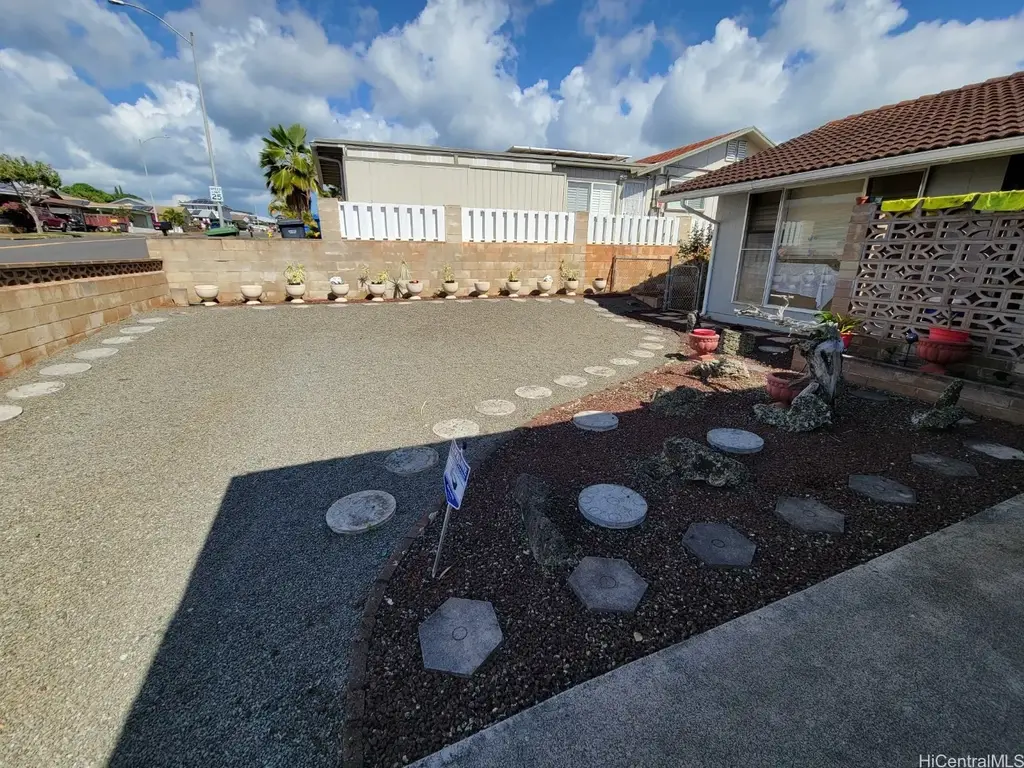1615 Kuahaka Street, Pearl City