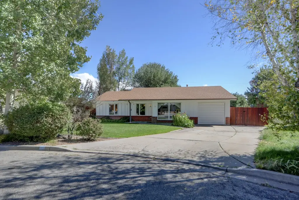 88 Granada, White Rock