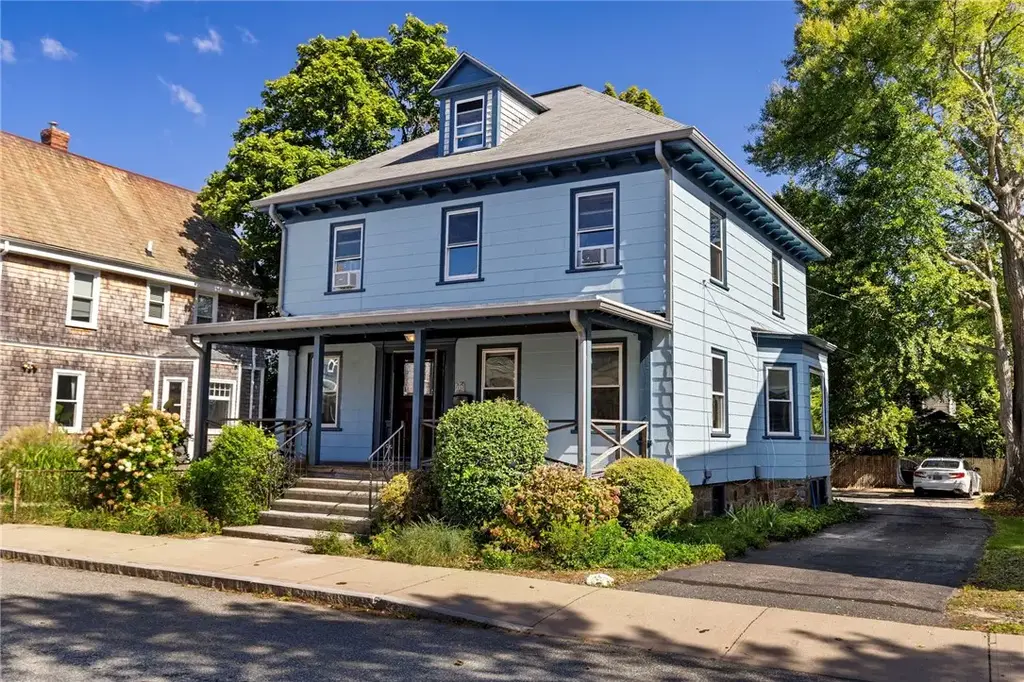 15 Bradford Ave, Newport