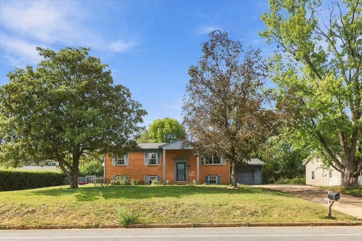 660 Blue Ridge Dr, Harrisonburg