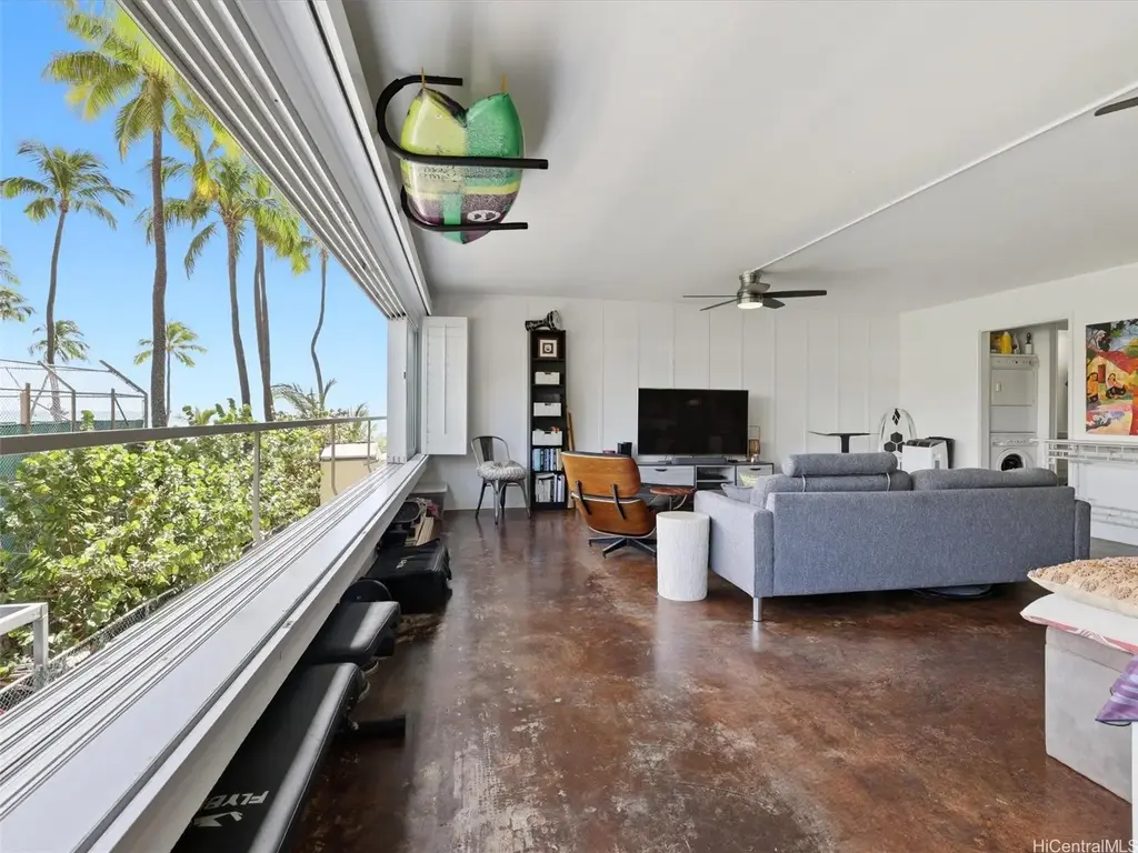 (unit #207) 2895 Kalakaua Avenue, Honolulu