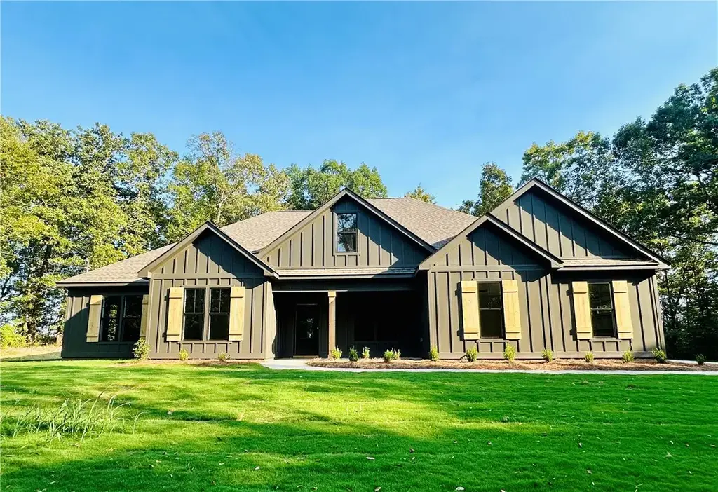 124 Lee Rd 182, Opelika