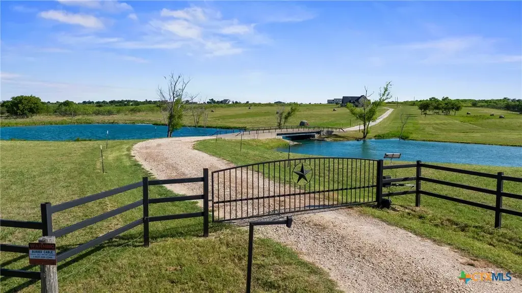 15949 E Us Highway 190, Rogers