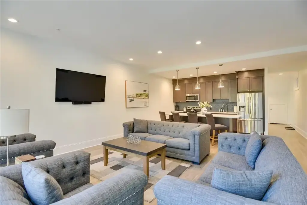 1 River Ln # 2, Newport