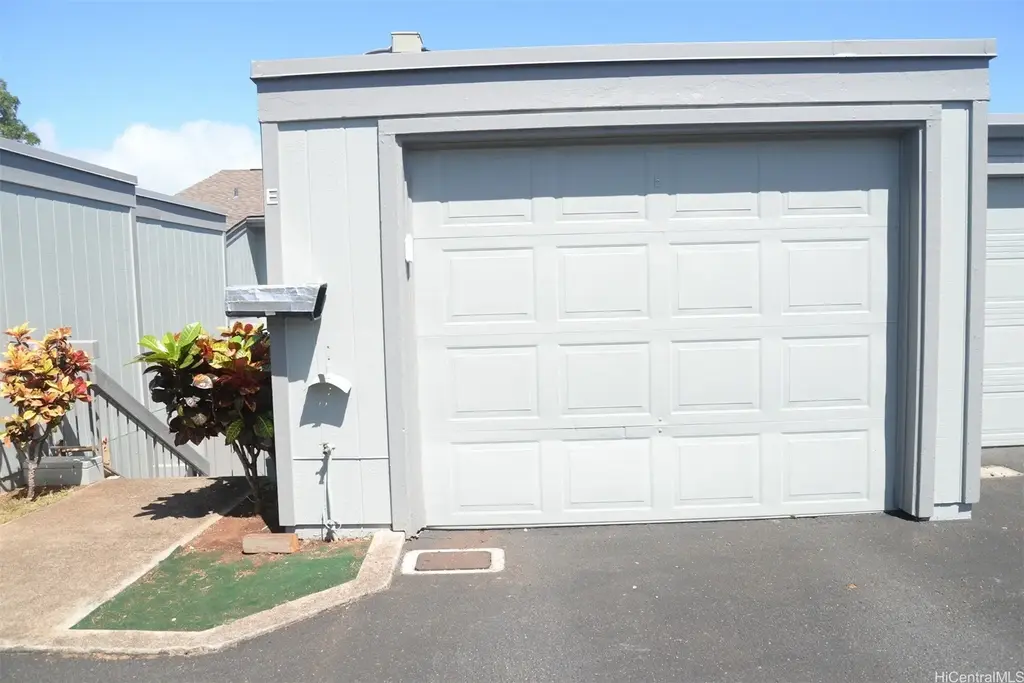 (unit #e180) 98-1483 Kaahumanu Street, Aiea