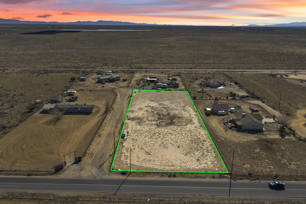 98 Van Camp Boulevard, Los Lunas